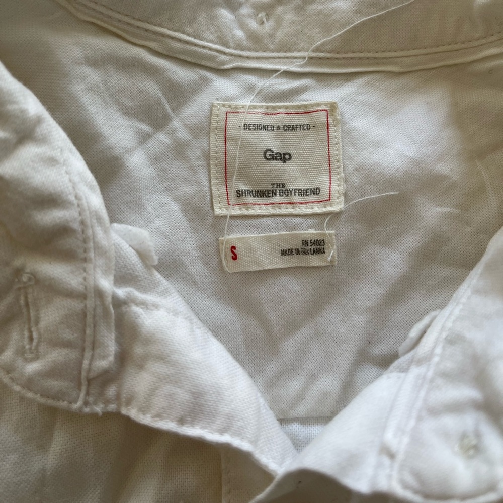 GAP white “shrunken boyfriend” button up shirt - Picture 5 of 8
